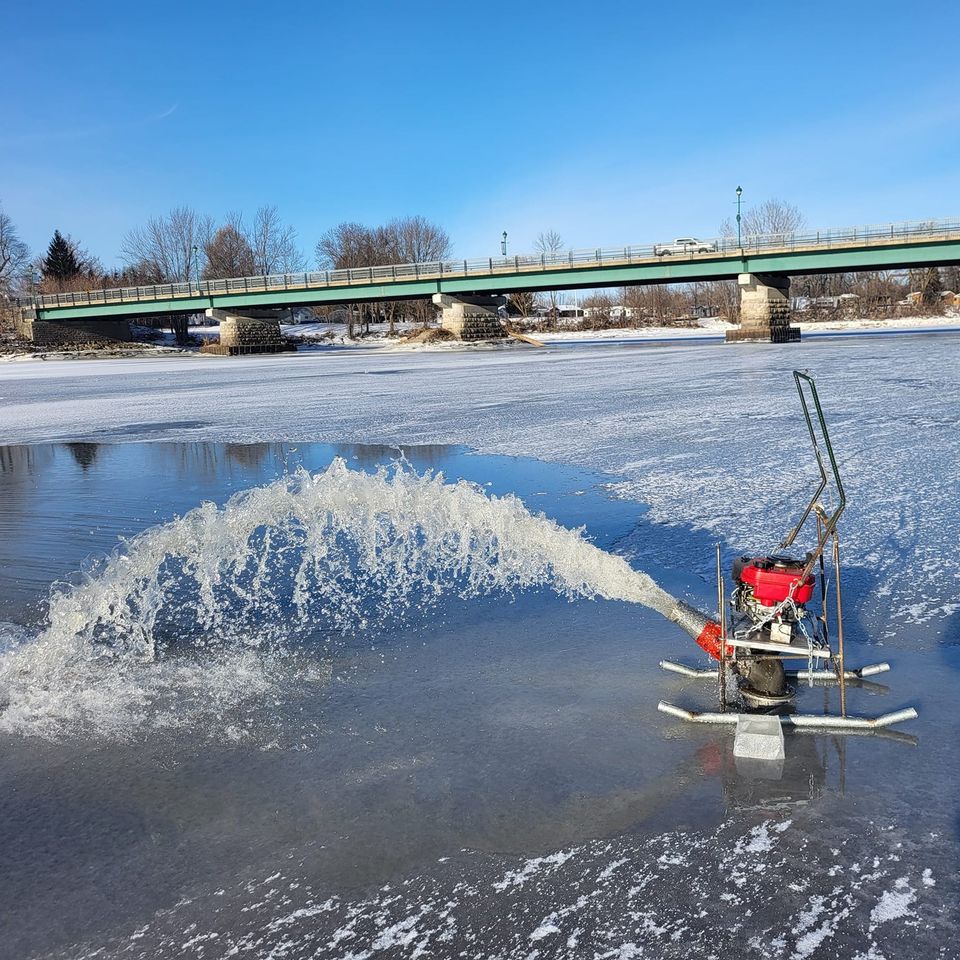 Préparation de la glace pour pêche sur glace